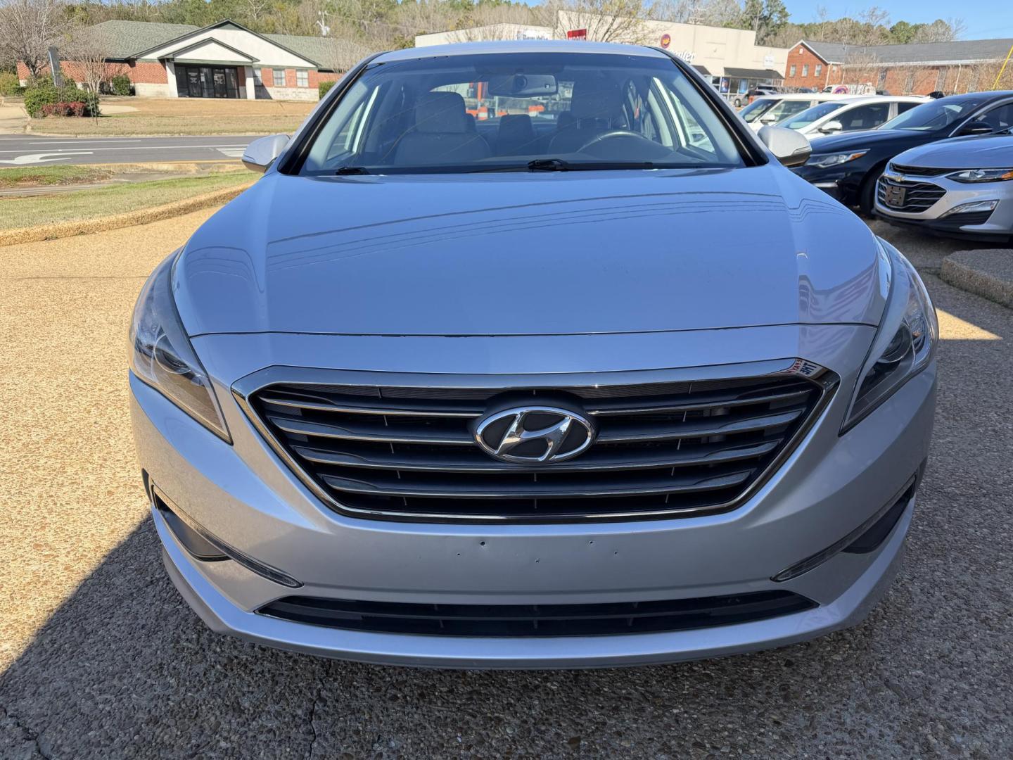 2015 SILVER HYUNDAI SONATA LIMITED (5NPE34AF7FH) , located at 922 W. Beacon St., Philadelphia, MS, 39350, (601) 650-3675, 32.770447, -89.127151 - Photo#1