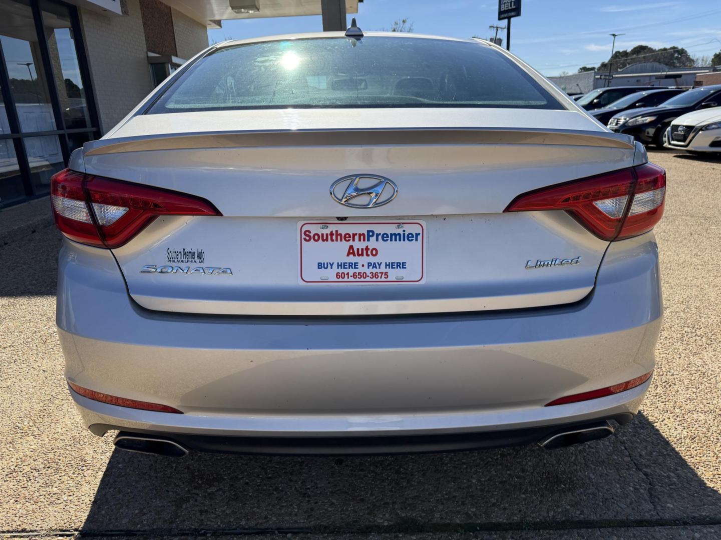 2015 SILVER HYUNDAI SONATA LIMITED (5NPE34AF7FH) , located at 922 W. Beacon St., Philadelphia, MS, 39350, (601) 650-3675, 32.770447, -89.127151 - Photo#4