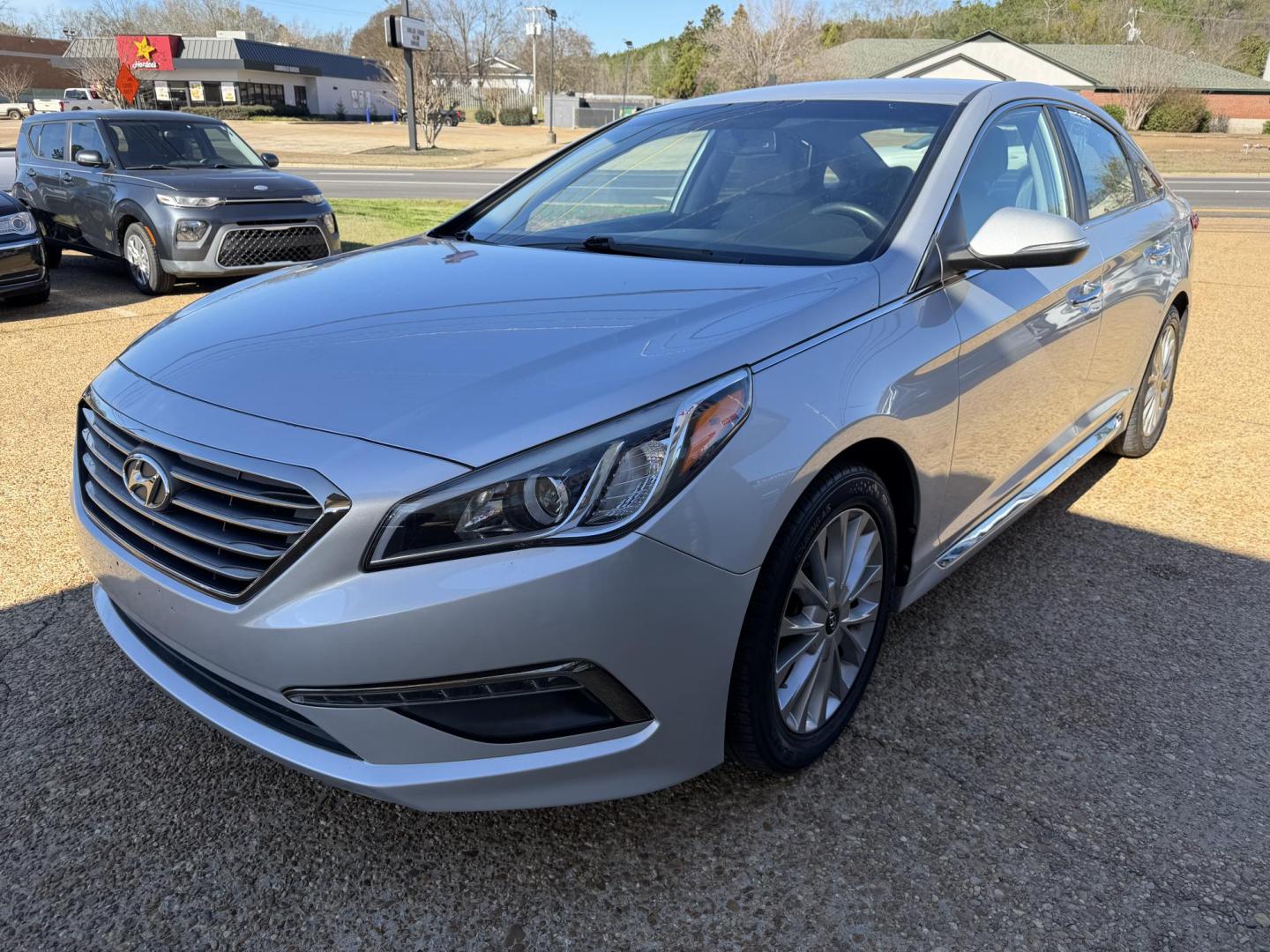 2015 SILVER HYUNDAI SONATA LIMITED (5NPE34AF7FH) , located at 922 W. Beacon St., Philadelphia, MS, 39350, (601) 650-3675, 32.770447, -89.127151 - Photo#2