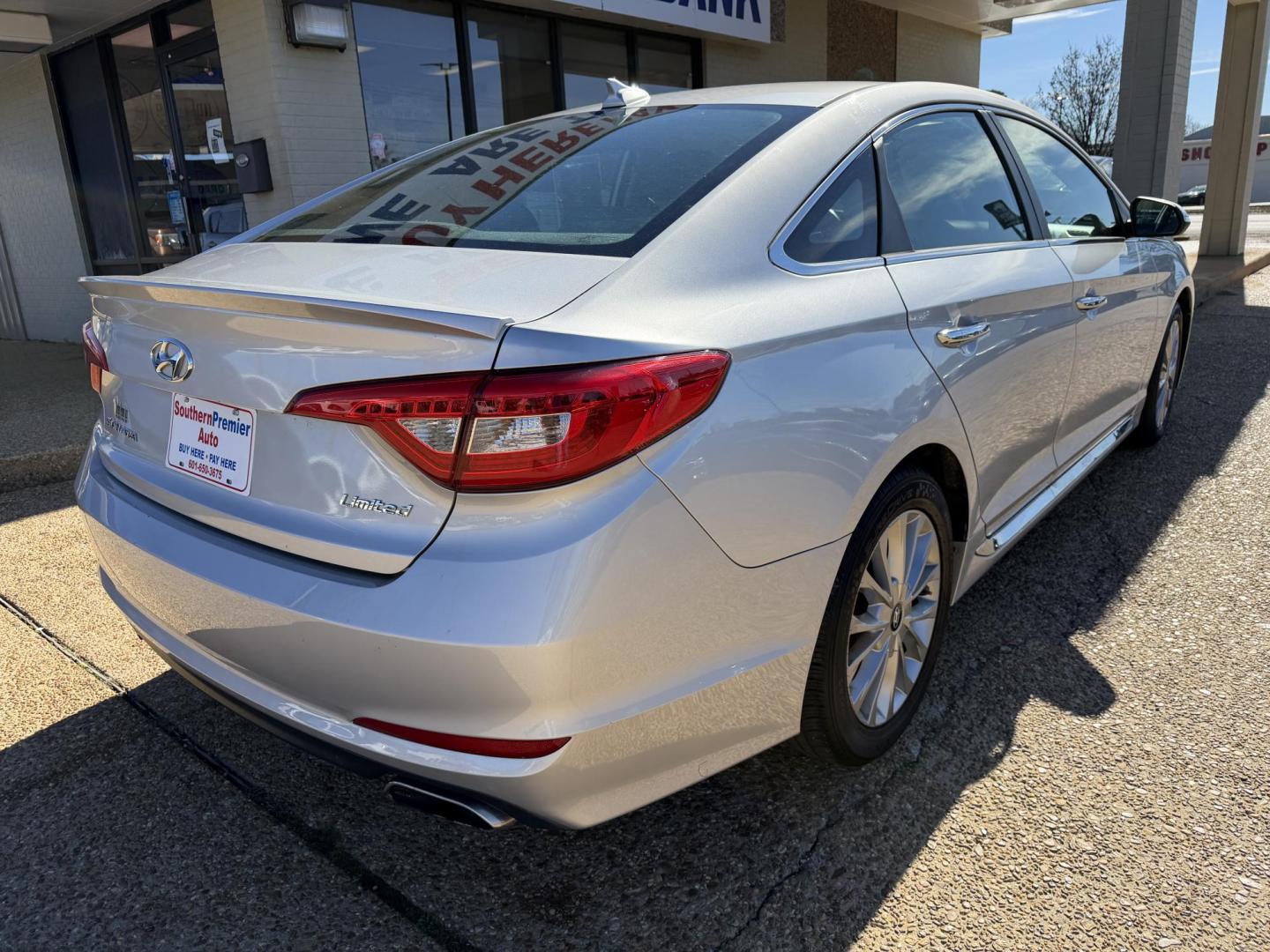 2015 SILVER HYUNDAI SONATA LIMITED (5NPE34AF7FH) , located at 922 W. Beacon St., Philadelphia, MS, 39350, (601) 650-3675, 32.770447, -89.127151 - Photo#5