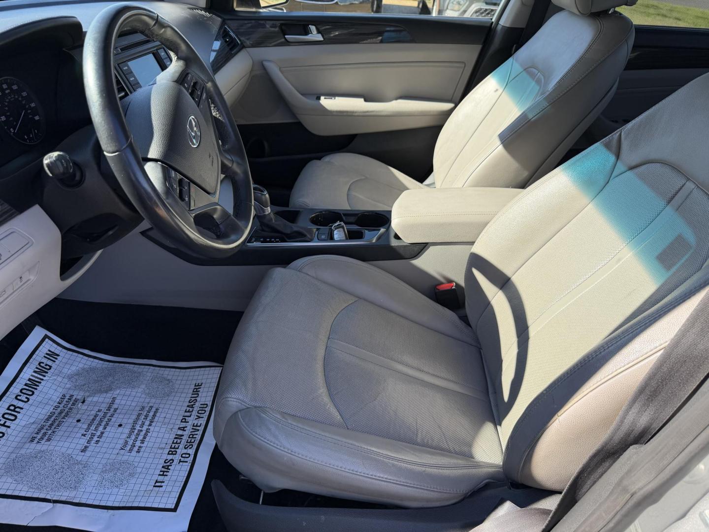 2015 SILVER HYUNDAI SONATA LIMITED (5NPE34AF7FH) , located at 922 W. Beacon St., Philadelphia, MS, 39350, (601) 650-3675, 32.770447, -89.127151 - Photo#9