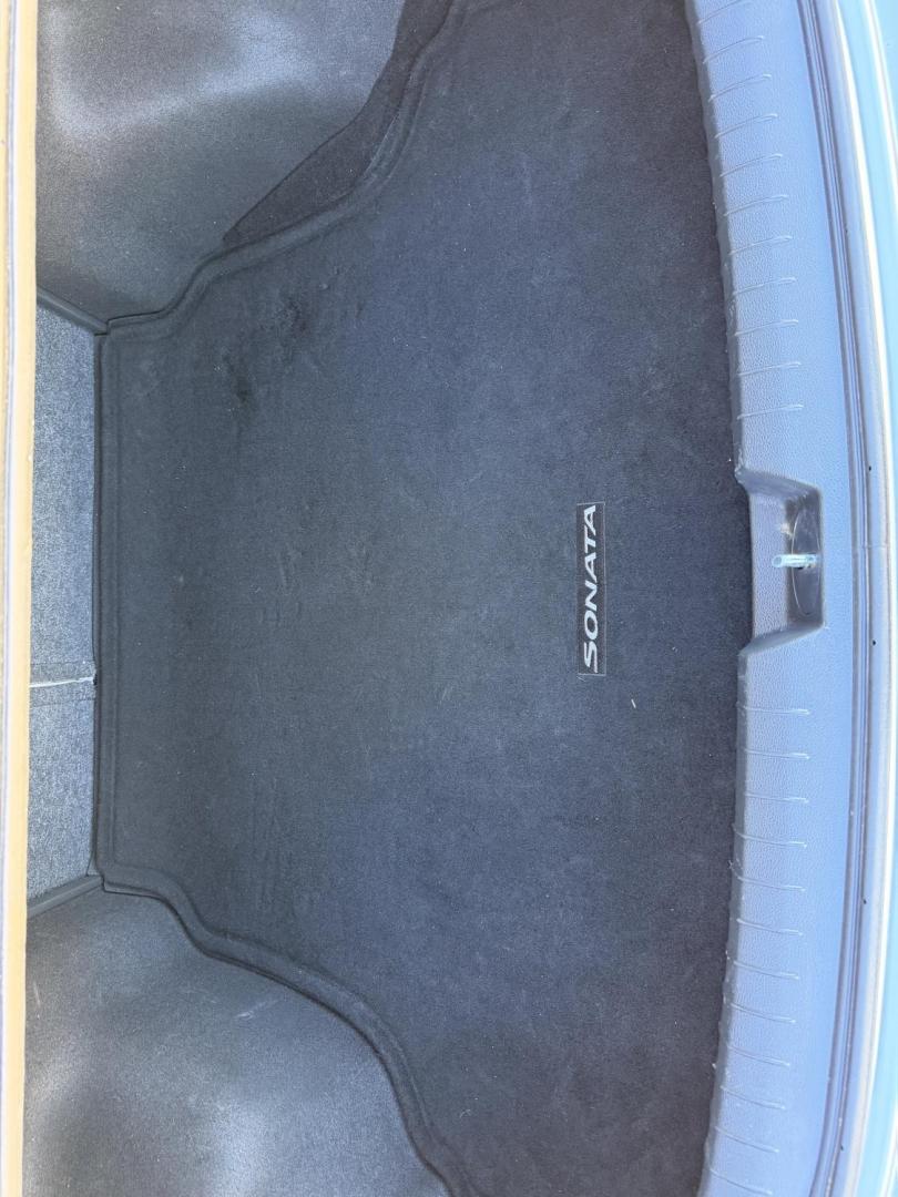 2015 SILVER HYUNDAI SONATA LIMITED (5NPE34AF7FH) , located at 922 W. Beacon St., Philadelphia, MS, 39350, (601) 650-3675, 32.770447, -89.127151 - Photo#19