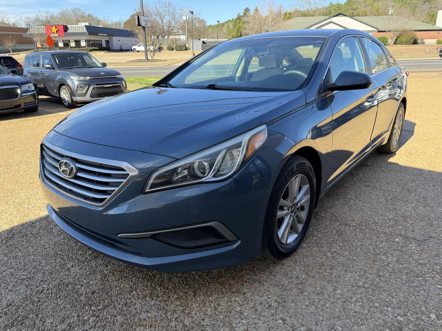 2016 BLUE HYUNDAI SONATA SE (5NPE24AF3GH) , located at 922 W. Beacon St., Philadelphia, MS, 39350, (601) 650-3675, 32.770447, -89.127151 - Photo#2