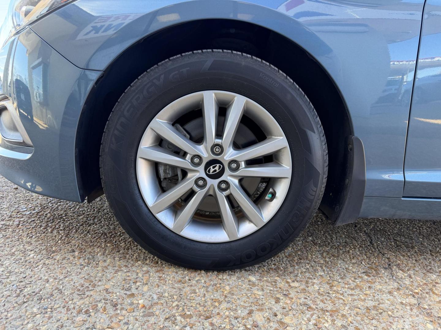 2016 BLUE HYUNDAI SONATA SE (5NPE24AF3GH) , located at 922 W. Beacon St., Philadelphia, MS, 39350, (601) 650-3675, 32.770447, -89.127151 - Photo#7