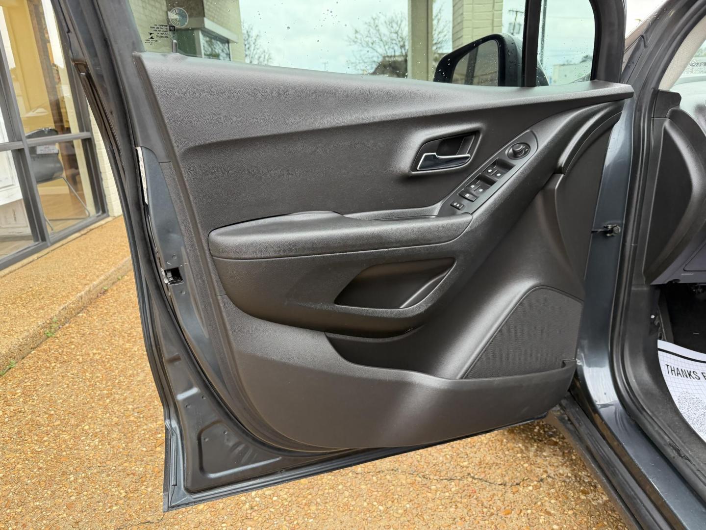 2016 GRAY CHEVROLET TRAX 1LT (3GNCJPSB1GL) , located at 922 W. Beacon St., Philadelphia, MS, 39350, (601) 650-3675, 32.770447, -89.127151 - Photo#8