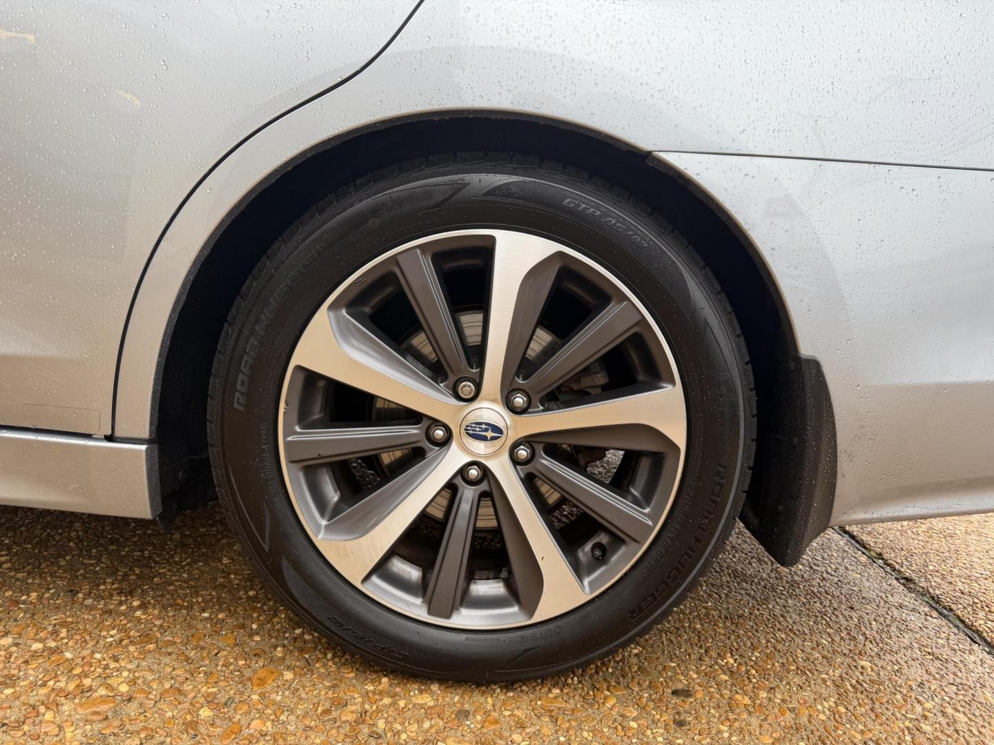 2015 SILVER SUBARU LEGACY 2.5I LIMITED (4S3BNBL64F3) , located at 922 W. Beacon St., Philadelphia, MS, 39350, (601) 650-3675, 32.770447, -89.127151 - Photo#7