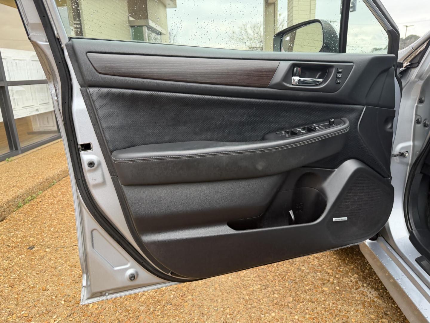 2015 SILVER SUBARU LEGACY 2.5I LIMITED (4S3BNBL64F3) , located at 922 W. Beacon St., Philadelphia, MS, 39350, (601) 650-3675, 32.770447, -89.127151 - Photo#8