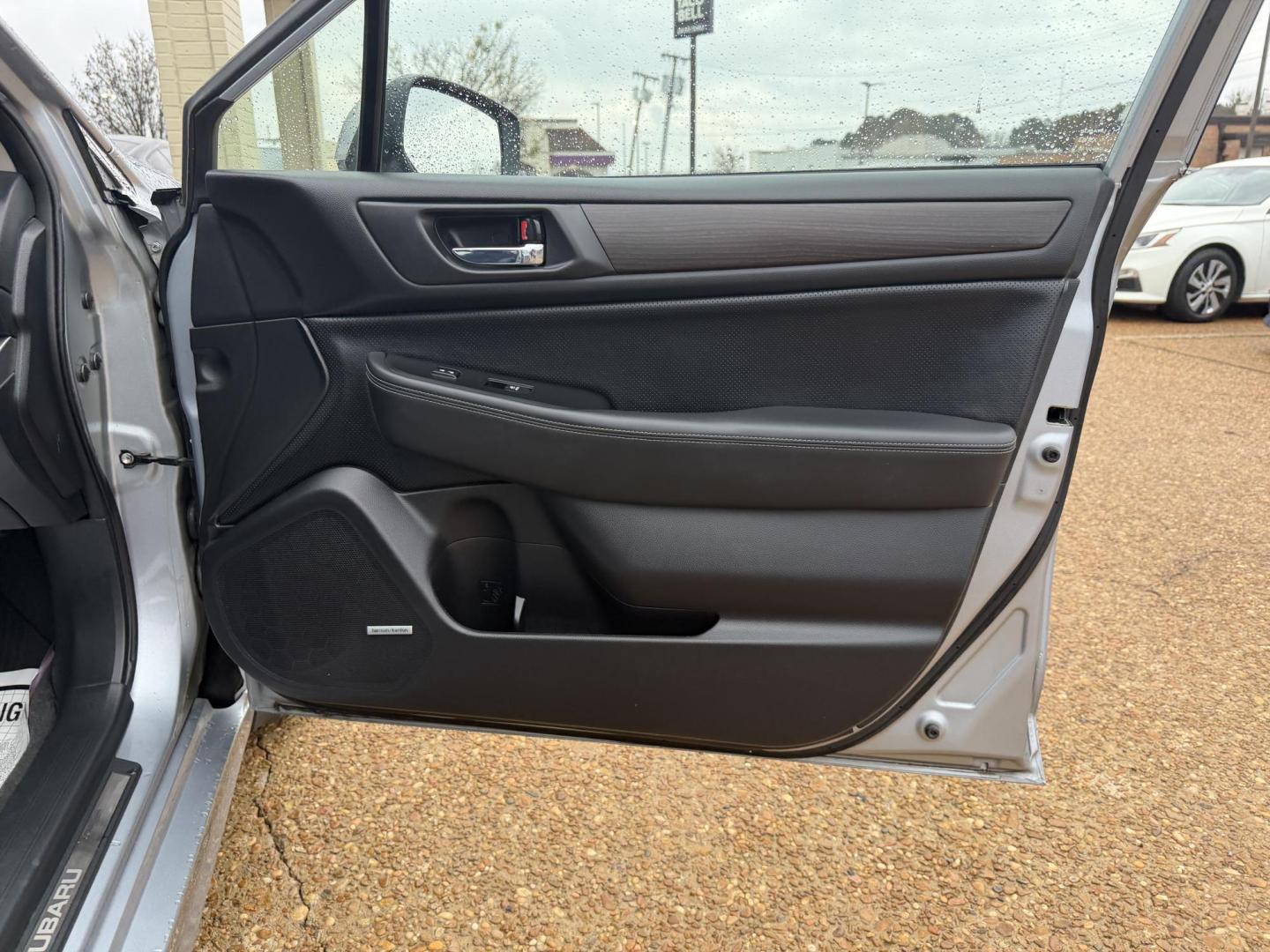 2015 SILVER SUBARU LEGACY 2.5I LIMITED (4S3BNBL64F3) , located at 922 W. Beacon St., Philadelphia, MS, 39350, (601) 650-3675, 32.770447, -89.127151 - Photo#11