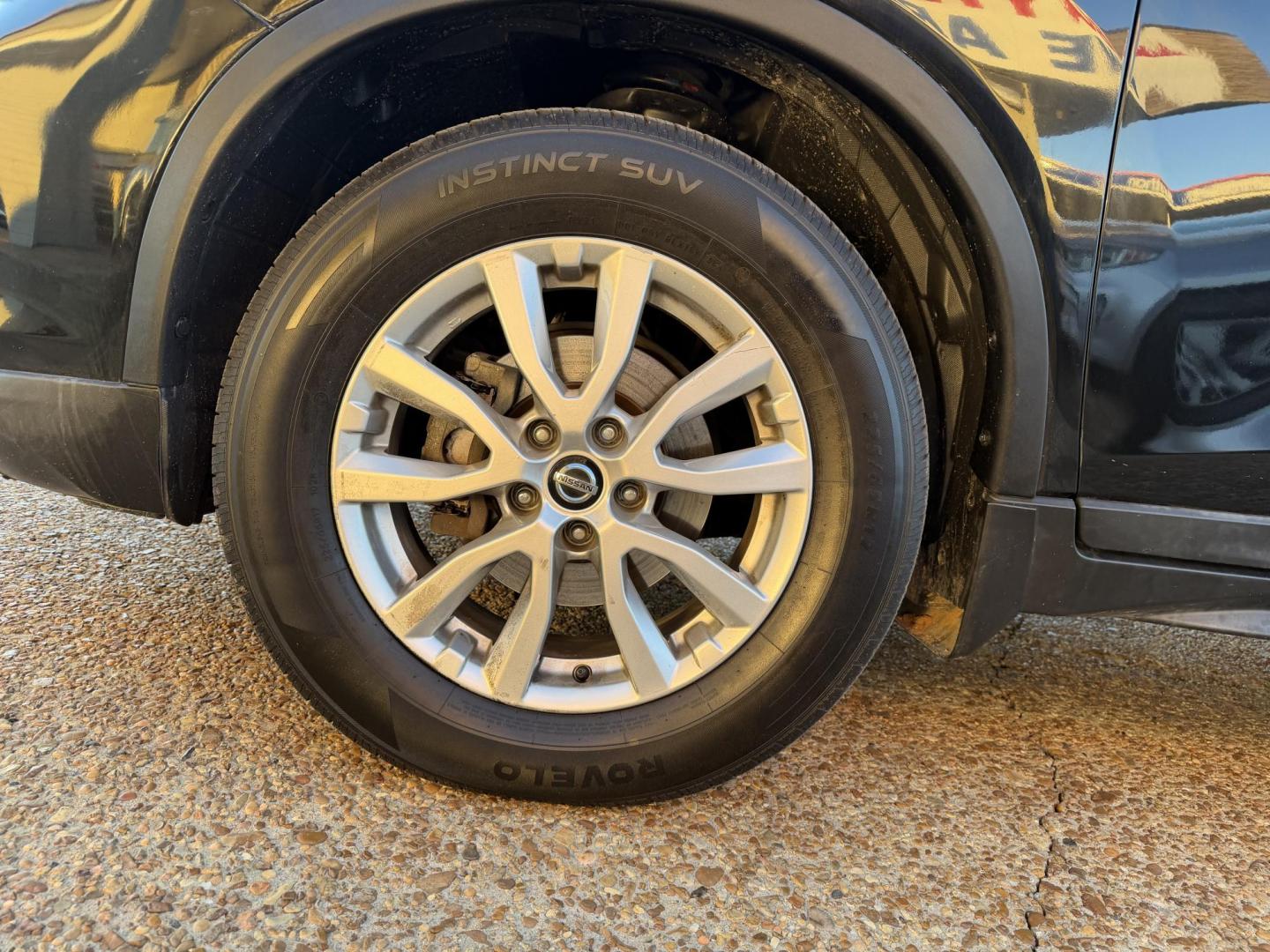 2019 BLACK NISSAN ROGUE SV (KNMAT2MV8KP) , located at 922 W. Beacon St., Philadelphia, MS, 39350, (601) 650-3675, 32.770447, -89.127151 - Photo#7