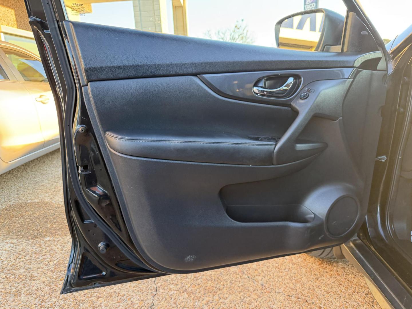 2019 BLACK NISSAN ROGUE SV (KNMAT2MV8KP) , located at 922 W. Beacon St., Philadelphia, MS, 39350, (601) 650-3675, 32.770447, -89.127151 - Photo#8