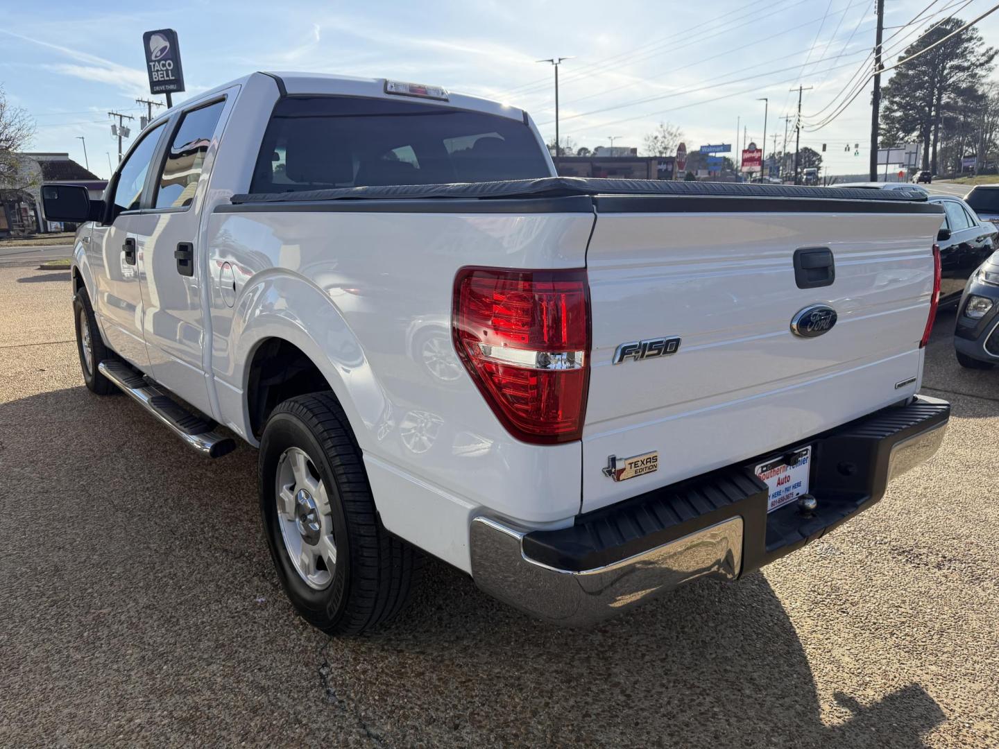 2013 WHITE FORD F-150 XLT (1FTEW1CM8DK) , located at 922 W. Beacon St., Philadelphia, MS, 39350, (601) 650-3675, 32.770447, -89.127151 - Photo#3
