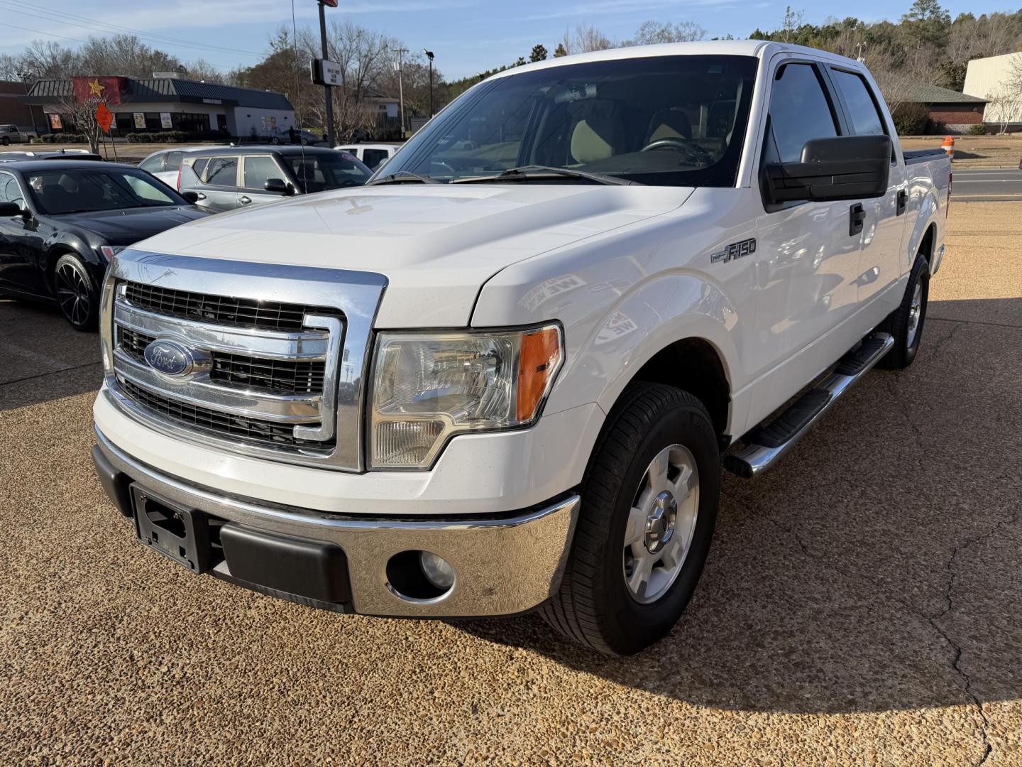 2013 WHITE FORD F-150 XLT (1FTEW1CM8DK) , located at 922 W. Beacon St., Philadelphia, MS, 39350, (601) 650-3675, 32.770447, -89.127151 - Photo#2