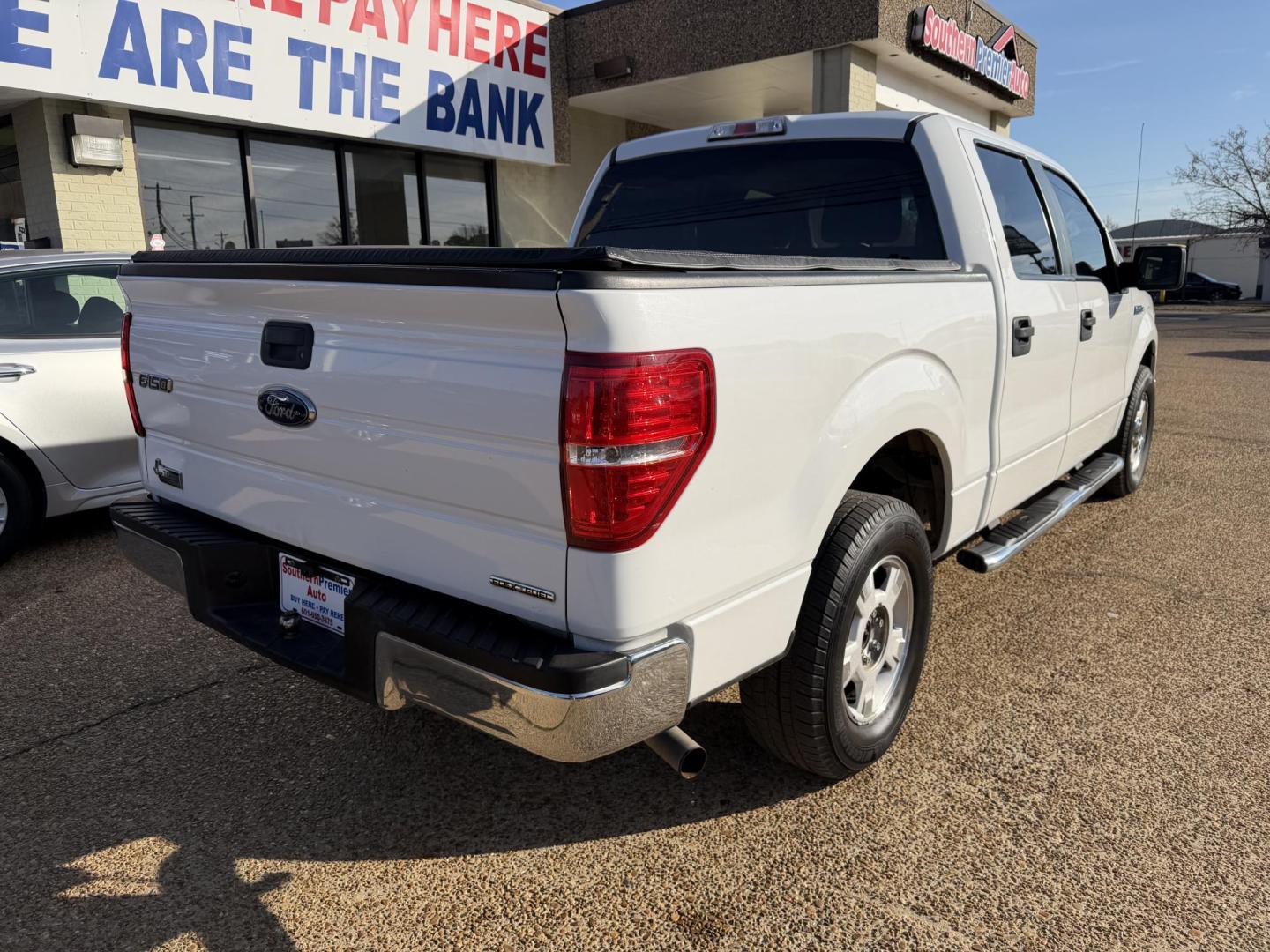 2013 WHITE FORD F-150 XLT (1FTEW1CM8DK) , located at 922 W. Beacon St., Philadelphia, MS, 39350, (601) 650-3675, 32.770447, -89.127151 - Photo#5
