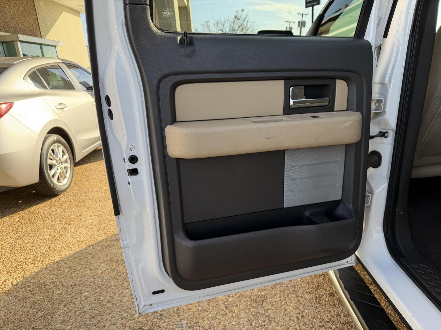 2013 WHITE FORD F-150 XLT (1FTEW1CM8DK) , located at 922 W. Beacon St., Philadelphia, MS, 39350, (601) 650-3675, 32.770447, -89.127151 - Photo#12