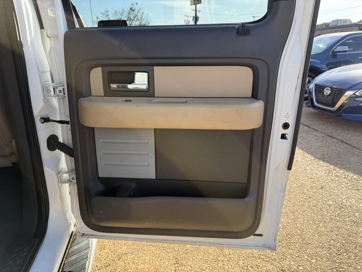 2013 WHITE FORD F-150 XLT (1FTEW1CM8DK) , located at 922 W. Beacon St., Philadelphia, MS, 39350, (601) 650-3675, 32.770447, -89.127151 - Photo#15