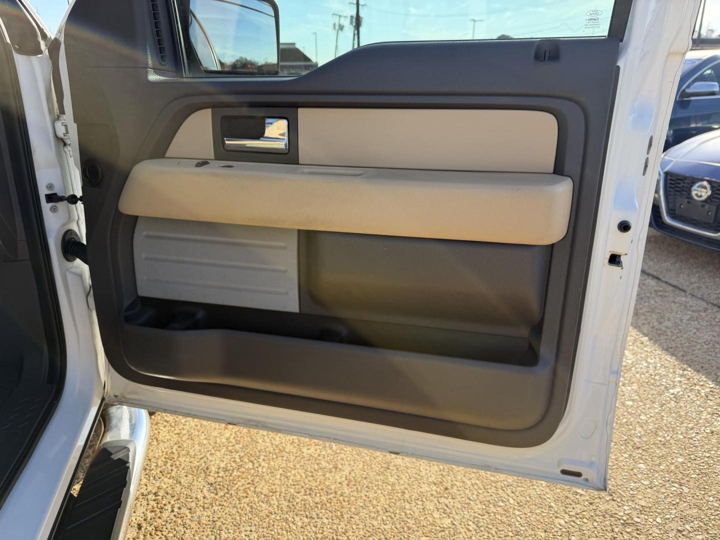 2013 WHITE FORD F-150 XLT (1FTEW1CM8DK) , located at 922 W. Beacon St., Philadelphia, MS, 39350, (601) 650-3675, 32.770447, -89.127151 - Photo#11