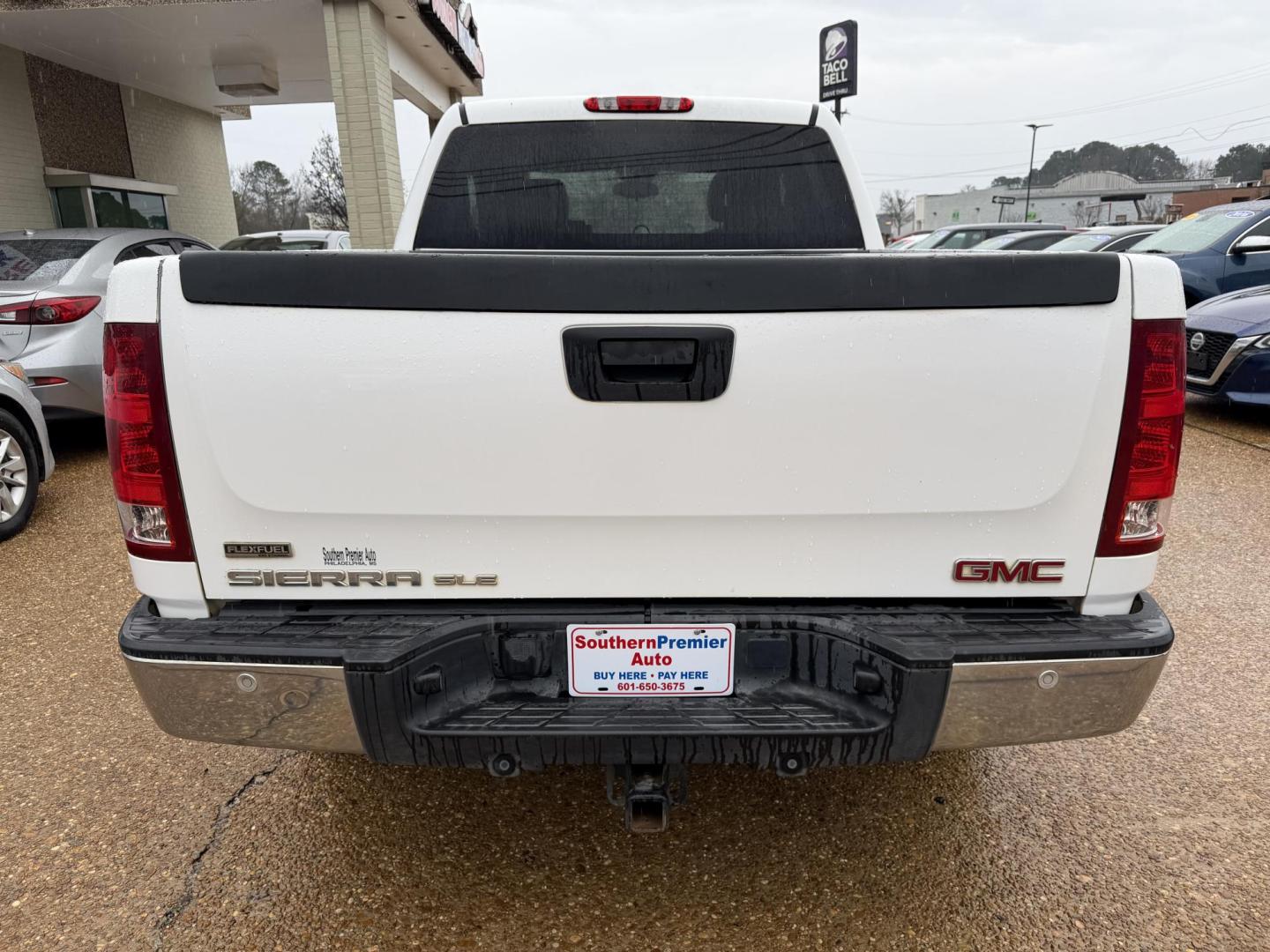 2010 WHITE GMC SIERRA SLE (3GTRCVE00AG) , located at 922 W. Beacon St., Philadelphia, MS, 39350, (601) 650-3675, 32.770447, -89.127151 - Photo#4