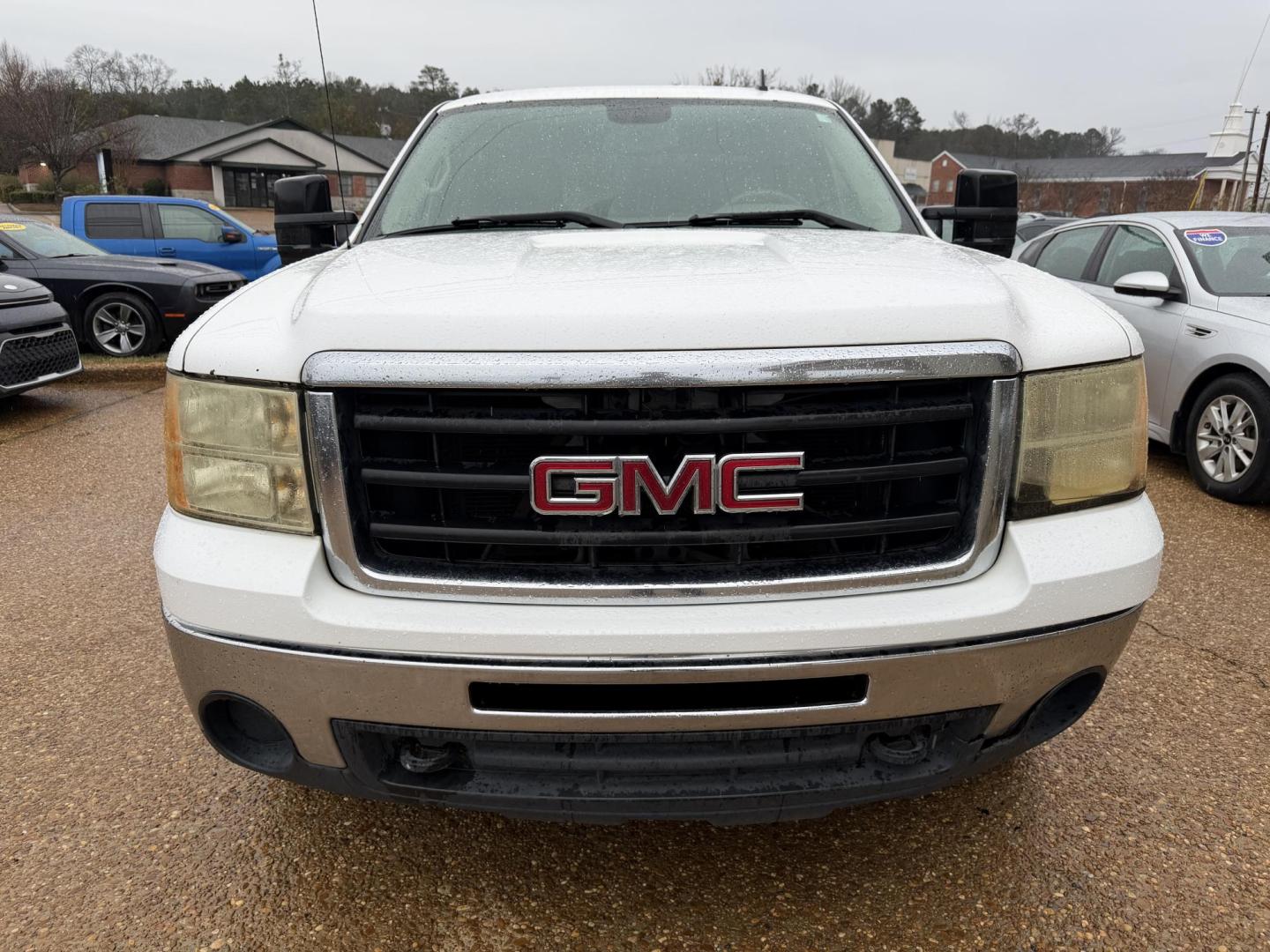 2010 WHITE GMC SIERRA SLE (3GTRCVE00AG) , located at 922 W. Beacon St., Philadelphia, MS, 39350, (601) 650-3675, 32.770447, -89.127151 - Photo#1