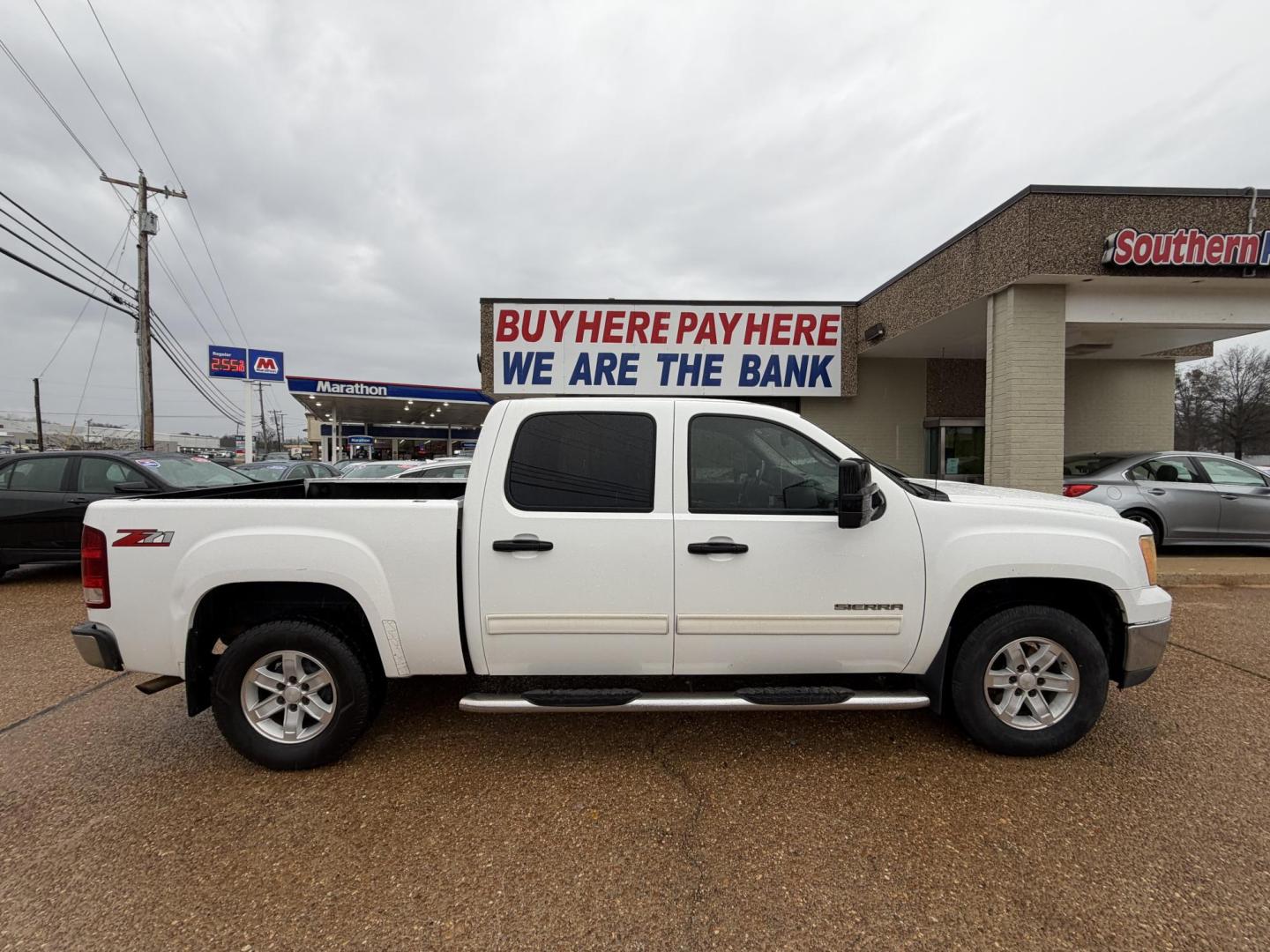 2010 WHITE GMC SIERRA SLE (3GTRCVE00AG) , located at 922 W. Beacon St., Philadelphia, MS, 39350, (601) 650-3675, 32.770447, -89.127151 - Photo#6