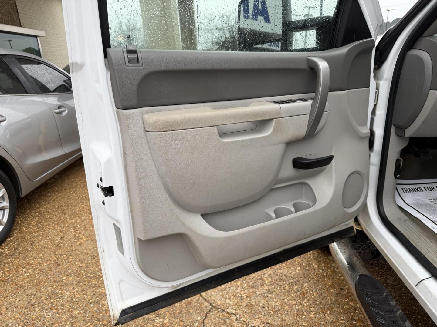 2010 WHITE GMC SIERRA SLE (3GTRCVE00AG) , located at 922 W. Beacon St., Philadelphia, MS, 39350, (601) 650-3675, 32.770447, -89.127151 - Photo#8