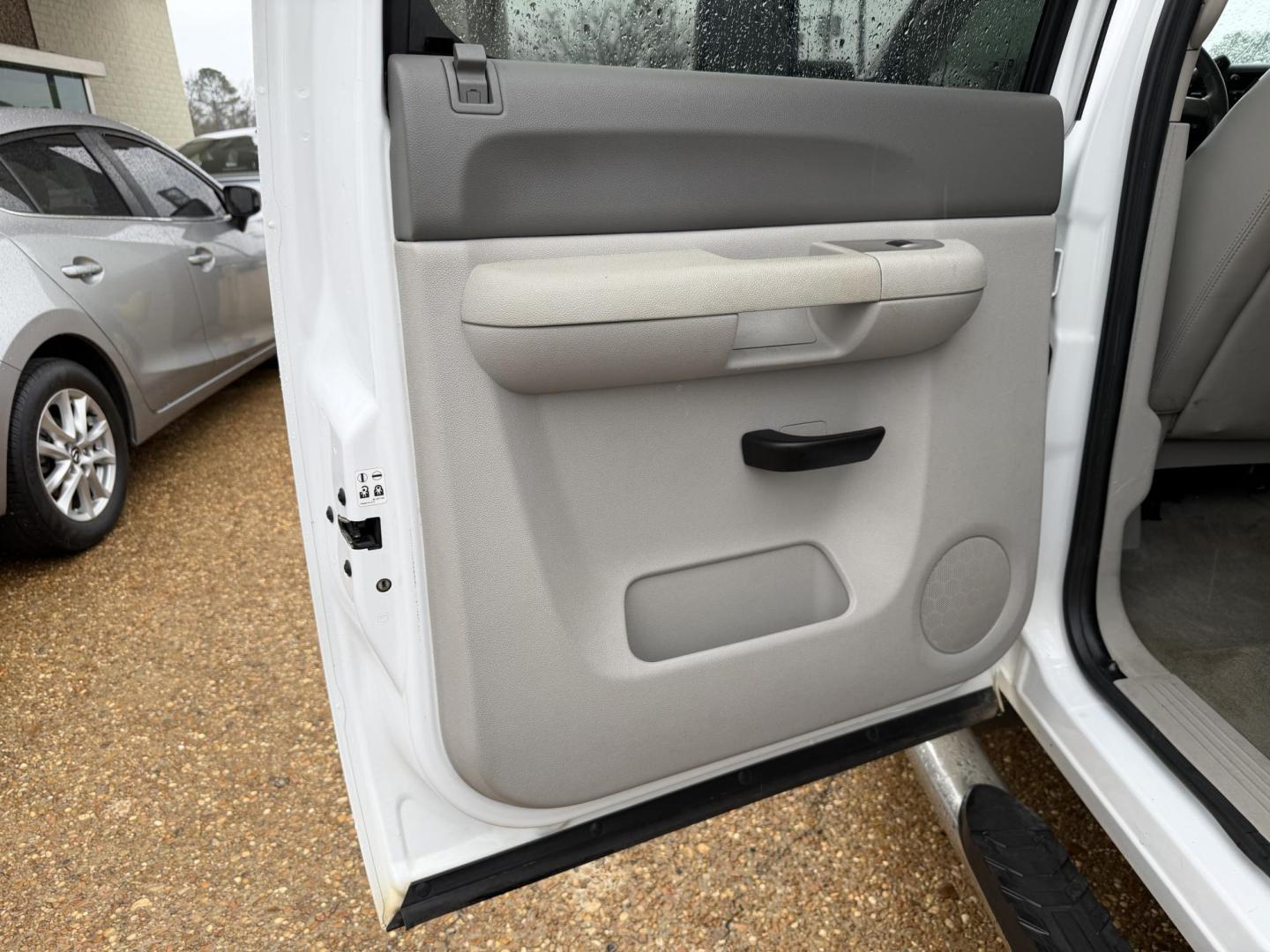 2010 WHITE GMC SIERRA SLE (3GTRCVE00AG) , located at 922 W. Beacon St., Philadelphia, MS, 39350, (601) 650-3675, 32.770447, -89.127151 - Photo#12