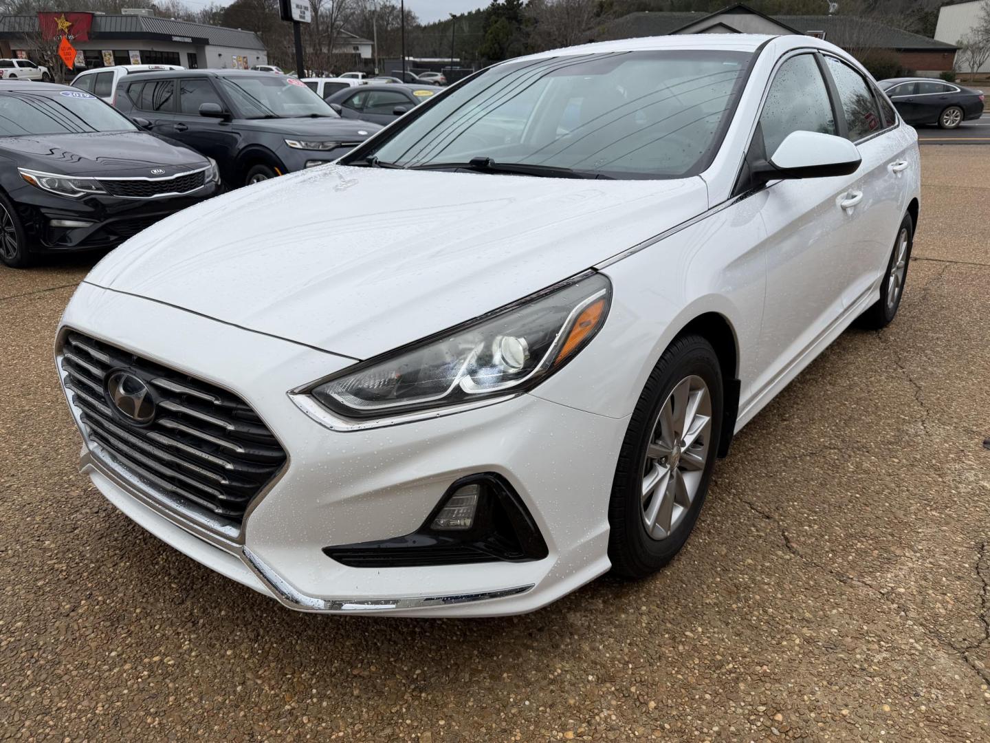 2019 WHITE HYUNDAI SONATA SE (5NPE24AF0KH) , located at 922 W. Beacon St., Philadelphia, MS, 39350, (601) 650-3675, 32.770447, -89.127151 - Photo#2