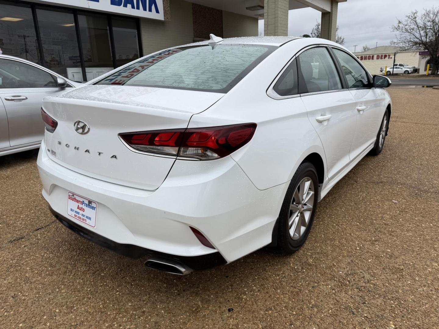 2019 WHITE HYUNDAI SONATA SE (5NPE24AF0KH) , located at 922 W. Beacon St., Philadelphia, MS, 39350, (601) 650-3675, 32.770447, -89.127151 - Photo#5