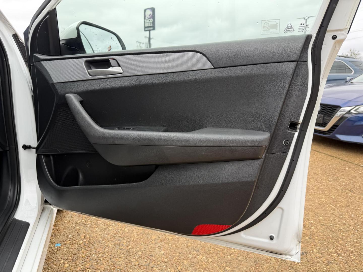 2019 WHITE HYUNDAI SONATA SE (5NPE24AF0KH) , located at 922 W. Beacon St., Philadelphia, MS, 39350, (601) 650-3675, 32.770447, -89.127151 - Photo#11