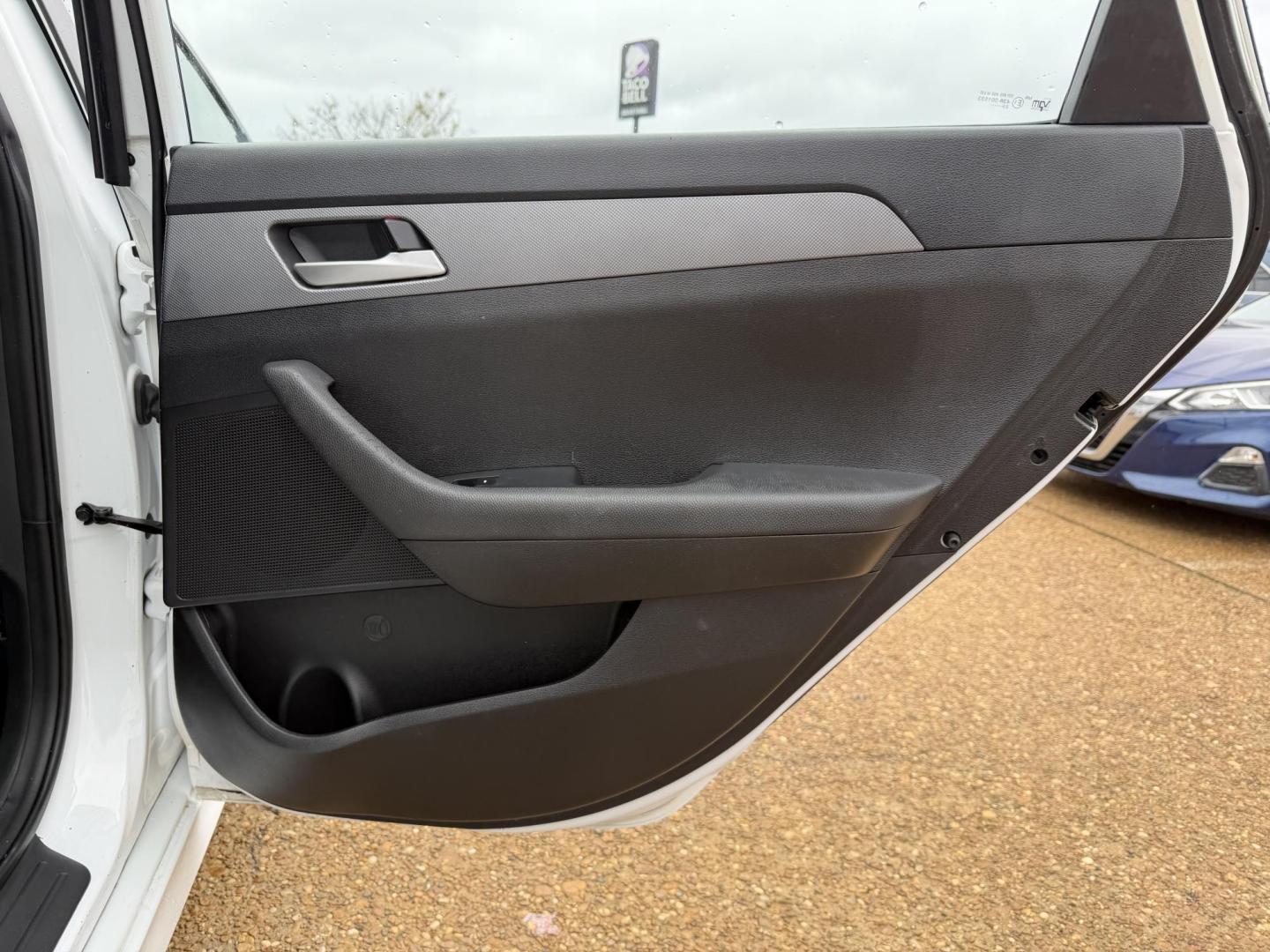 2019 WHITE HYUNDAI SONATA SE (5NPE24AF0KH) , located at 922 W. Beacon St., Philadelphia, MS, 39350, (601) 650-3675, 32.770447, -89.127151 - Photo#15