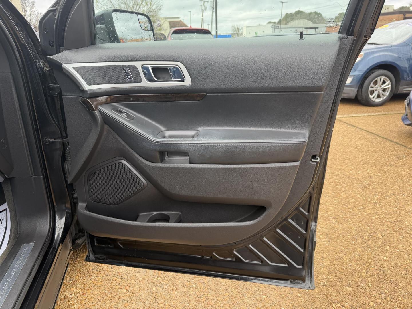 2015 BLACK FORD EXPLORER LIMITED (1FM5K7F86FG) , located at 922 W. Beacon St., Philadelphia, MS, 39350, (601) 650-3675, 32.770447, -89.127151 - Photo#11