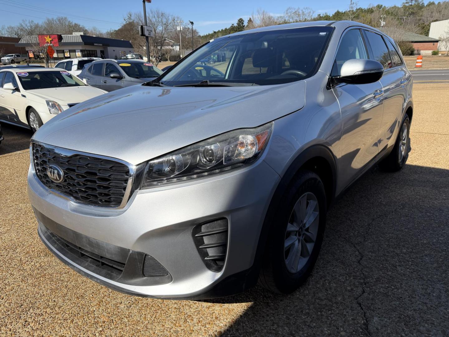 2019 SILVER KIA SORENTO L (5XYPG4A34KG) , located at 922 W. Beacon St., Philadelphia, MS, 39350, (601) 650-3675, 32.770447, -89.127151 - Photo#2