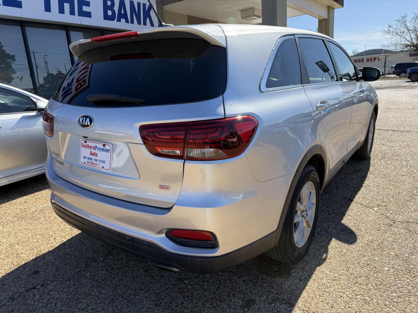 2019 SILVER KIA SORENTO L (5XYPG4A34KG) , located at 922 W. Beacon St., Philadelphia, MS, 39350, (601) 650-3675, 32.770447, -89.127151 - Photo#5