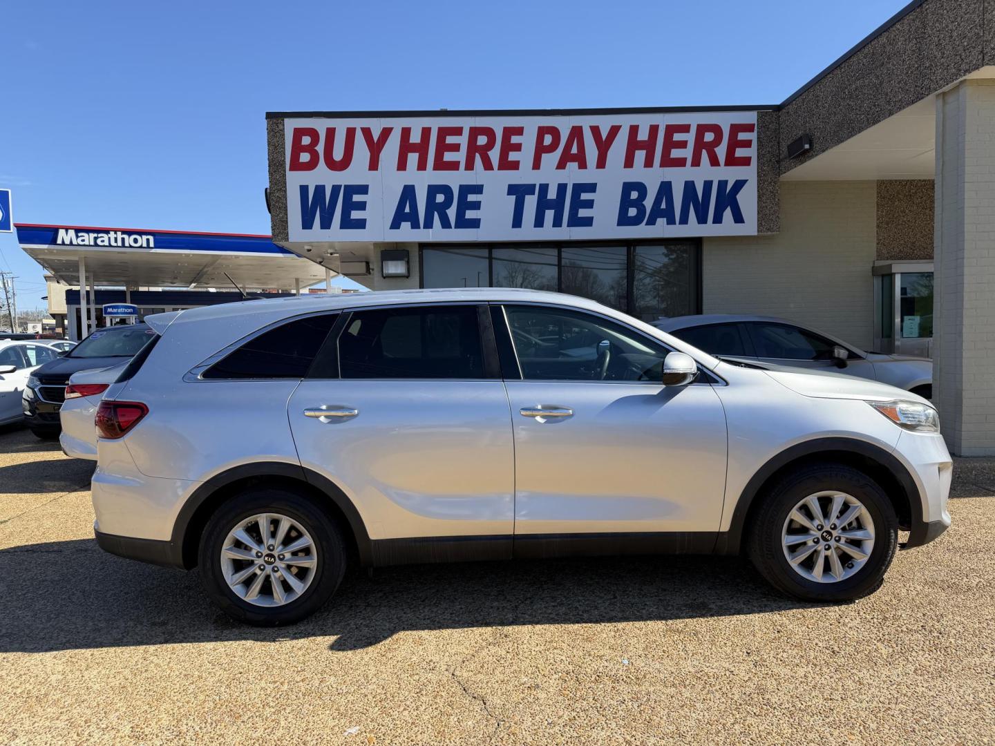2019 SILVER KIA SORENTO L (5XYPG4A34KG) , located at 922 W. Beacon St., Philadelphia, MS, 39350, (601) 650-3675, 32.770447, -89.127151 - Photo#6
