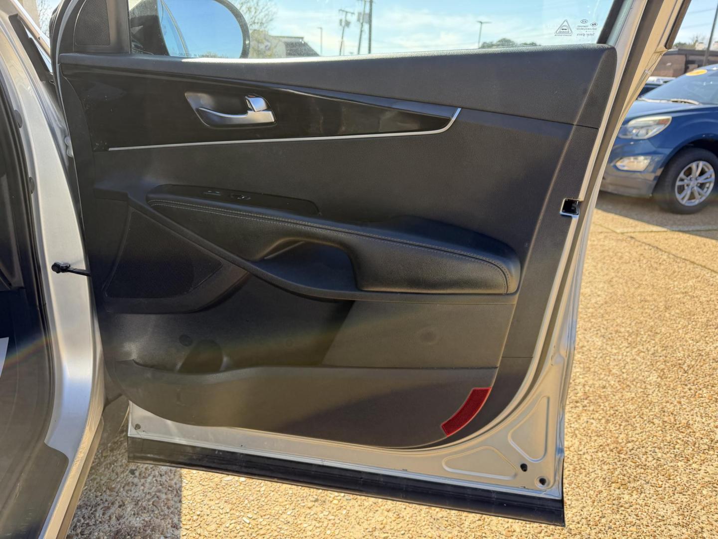 2019 SILVER KIA SORENTO L (5XYPG4A34KG) , located at 922 W. Beacon St., Philadelphia, MS, 39350, (601) 650-3675, 32.770447, -89.127151 - Photo#11