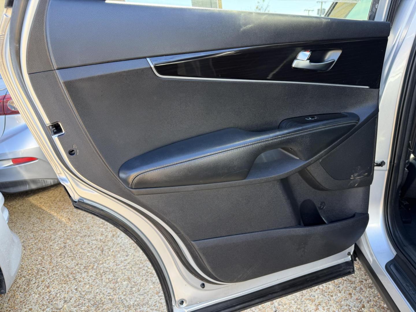 2019 SILVER KIA SORENTO L (5XYPG4A34KG) , located at 922 W. Beacon St., Philadelphia, MS, 39350, (601) 650-3675, 32.770447, -89.127151 - Photo#12