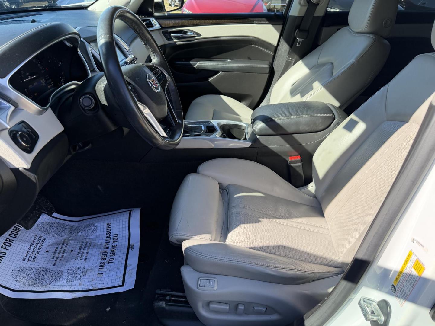 2016 WHITE CADILLAC SRX PREMIUM (3GYFNDE3XGS) , located at 922 W. Beacon St., Philadelphia, MS, 39350, (601) 650-3675, 32.770447, -89.127151 - Photo#9