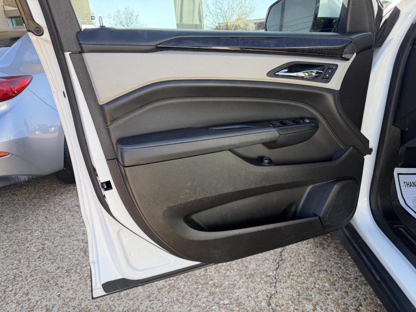 2016 WHITE CADILLAC SRX PREMIUM (3GYFNDE3XGS) , located at 922 W. Beacon St., Philadelphia, MS, 39350, (601) 650-3675, 32.770447, -89.127151 - Photo#8