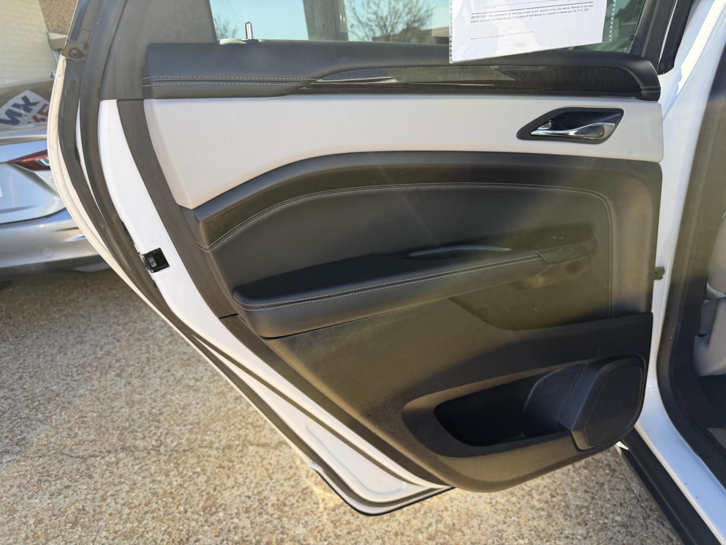 2016 WHITE CADILLAC SRX PREMIUM (3GYFNDE3XGS) , located at 922 W. Beacon St., Philadelphia, MS, 39350, (601) 650-3675, 32.770447, -89.127151- Photo#12