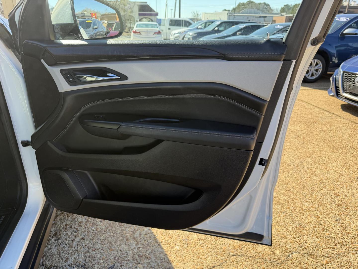 2016 WHITE CADILLAC SRX PREMIUM (3GYFNDE3XGS) , located at 922 W. Beacon St., Philadelphia, MS, 39350, (601) 650-3675, 32.770447, -89.127151 - Photo#11