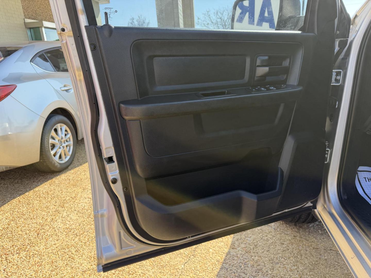 2017 SILVER RAM 1500 EXPRESS; TRADES (1C6RR6FT3HS) , located at 922 W. Beacon St., Philadelphia, MS, 39350, (601) 650-3675, 32.770447, -89.127151 - Photo#7