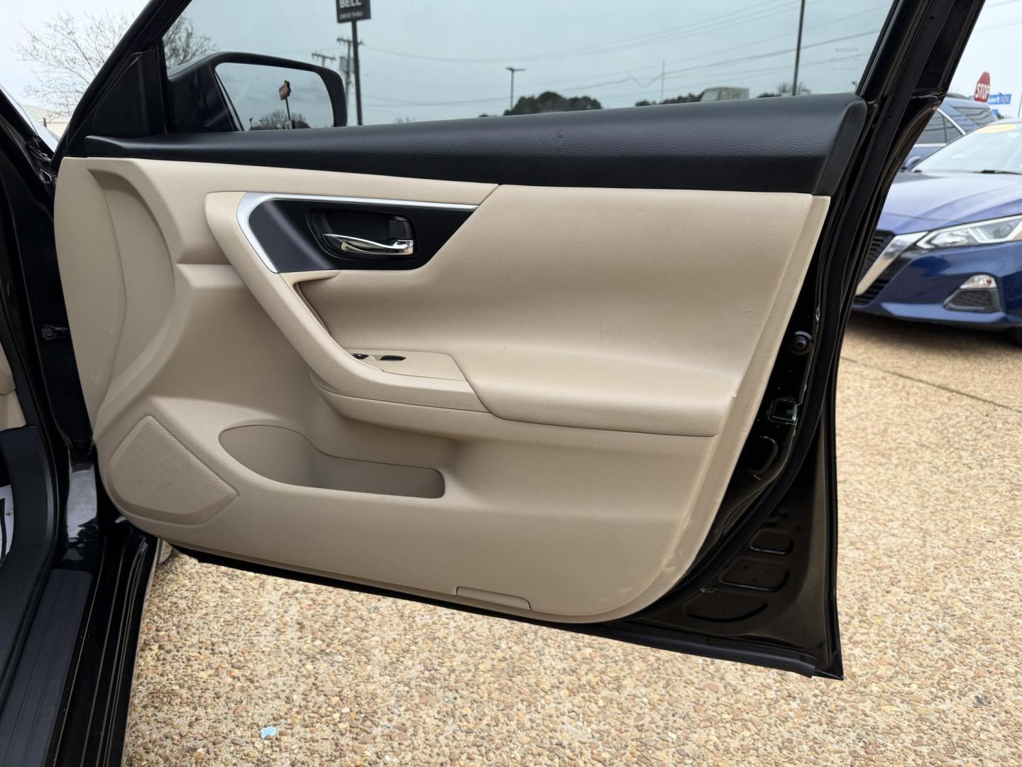 2017 BLACK NISSAN ALTIMA SR (1N4AL3AP3HN) , located at 922 W. Beacon St., Philadelphia, MS, 39350, (601) 650-3675, 32.770447, -89.127151 - Photo#10