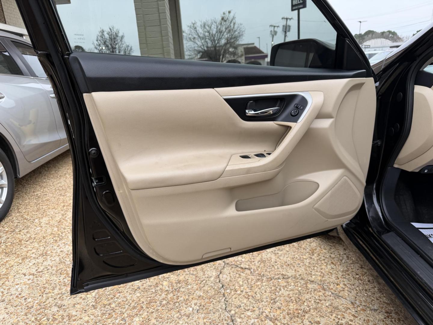 2017 BLACK NISSAN ALTIMA SR (1N4AL3AP3HN) , located at 922 W. Beacon St., Philadelphia, MS, 39350, (601) 650-3675, 32.770447, -89.127151 - Photo#7