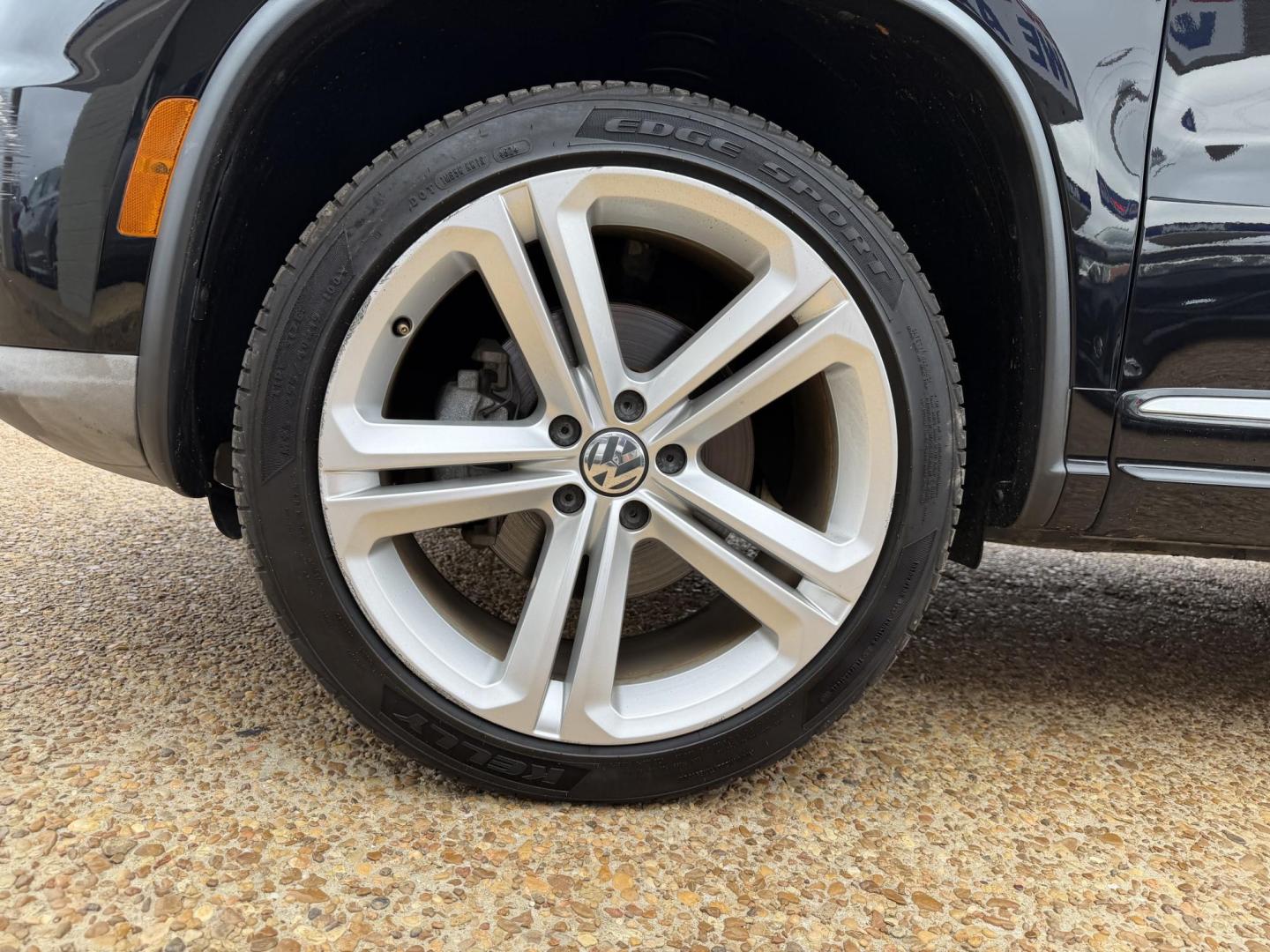 2016 BLACK VOLKSWAGEN TIGUAN R-LINE (WVGAV7AX6GW) , located at 922 W. Beacon St., Philadelphia, MS, 39350, (601) 650-3675, 32.770447, -89.127151 - Photo#7