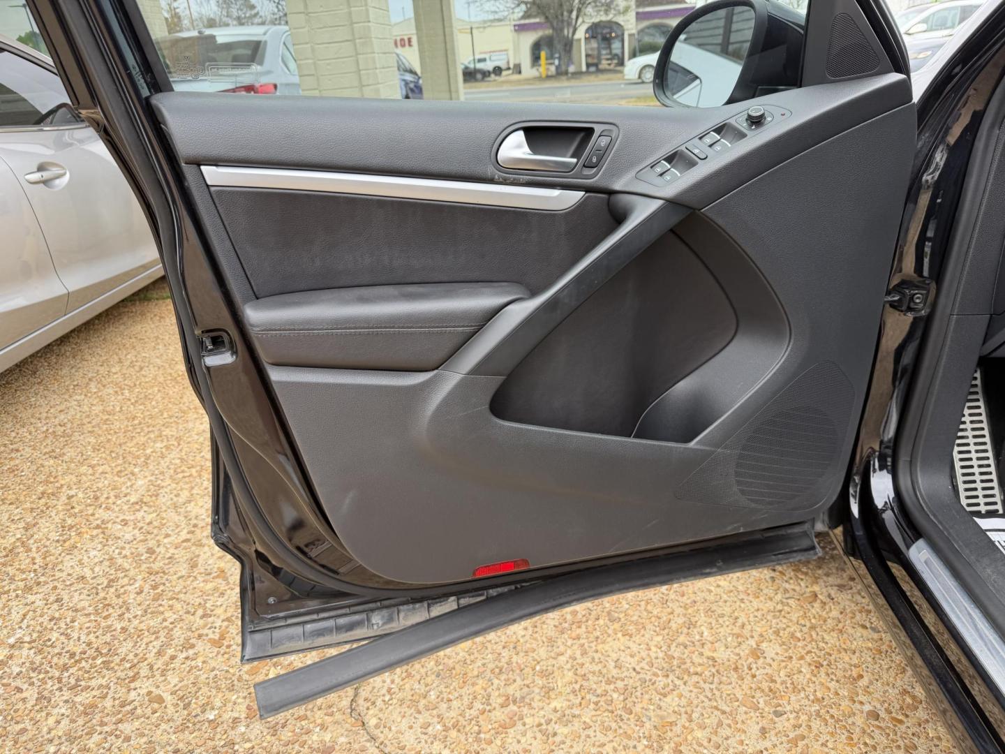 2016 BLACK VOLKSWAGEN TIGUAN R-LINE (WVGAV7AX6GW) , located at 922 W. Beacon St., Philadelphia, MS, 39350, (601) 650-3675, 32.770447, -89.127151 - Photo#8