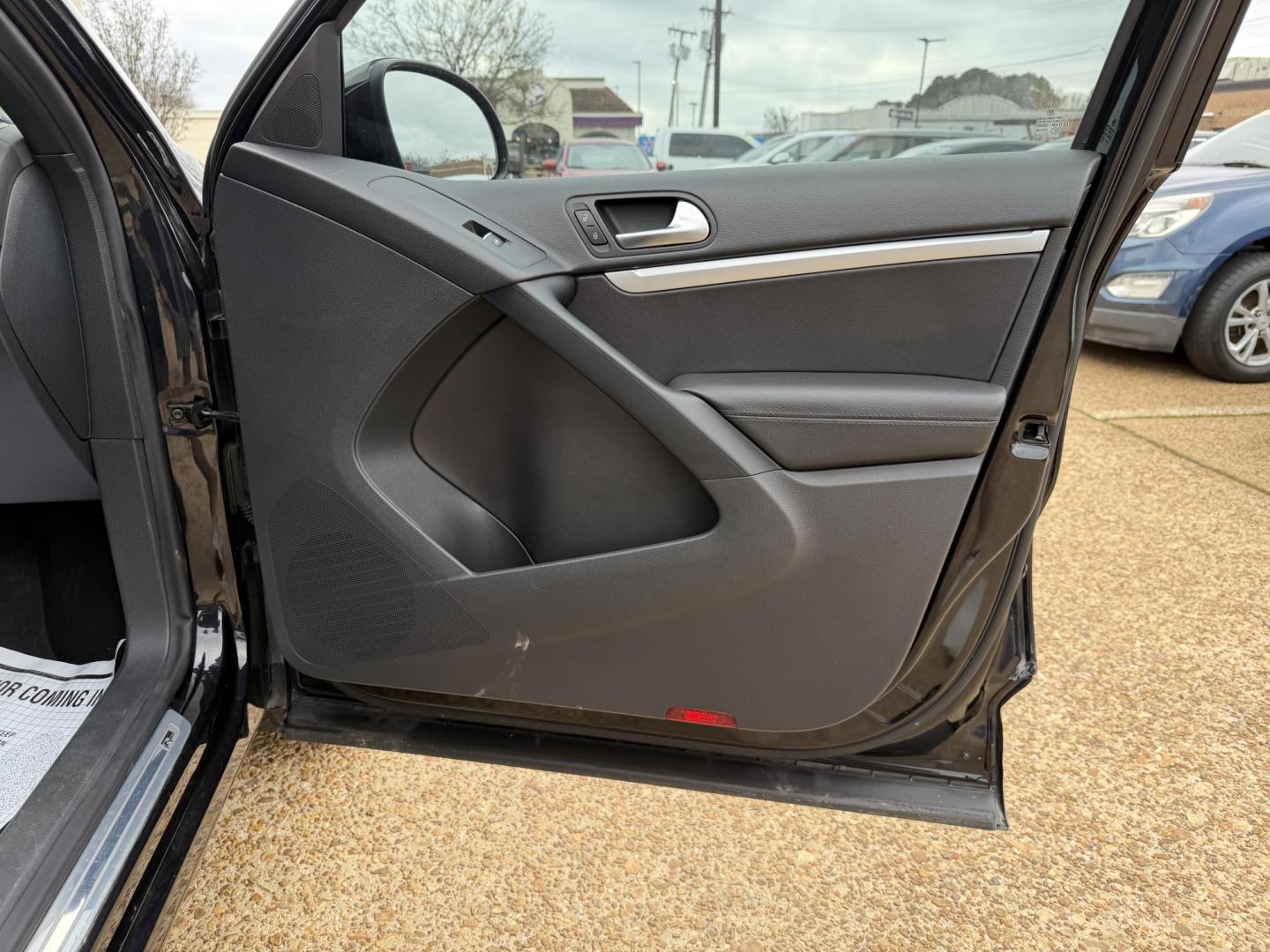 2016 BLACK VOLKSWAGEN TIGUAN R-LINE (WVGAV7AX6GW) , located at 922 W. Beacon St., Philadelphia, MS, 39350, (601) 650-3675, 32.770447, -89.127151 - Photo#11