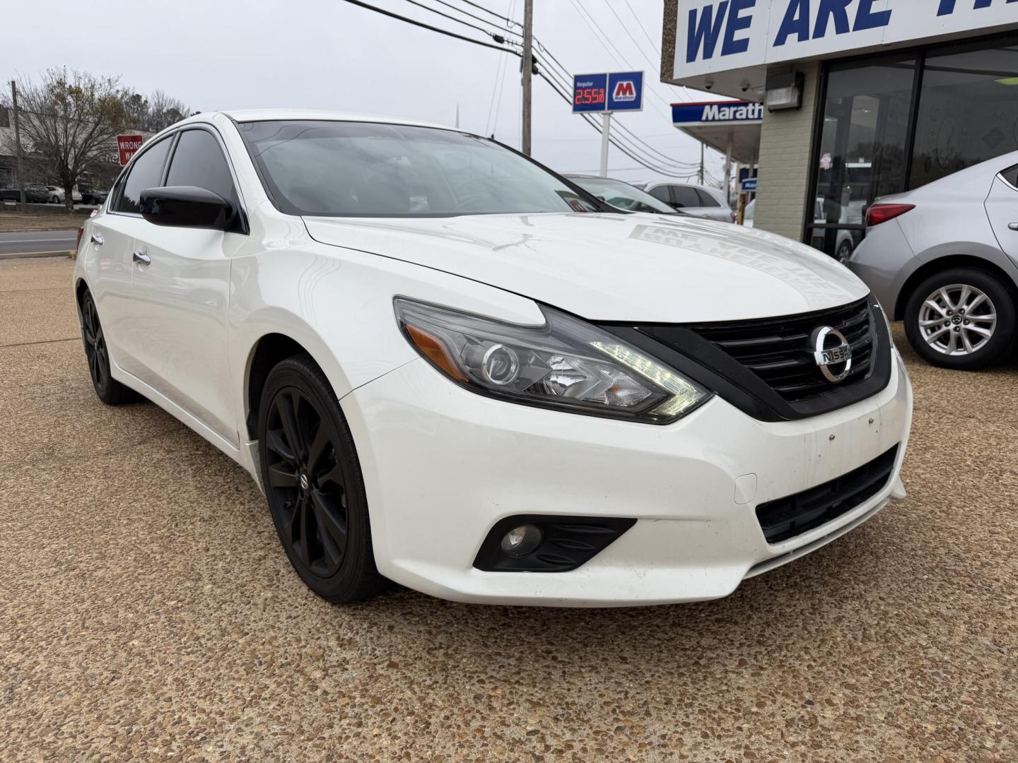 2017 WHITE NISSAN ALTIMA 2.5 SR (1N4AL3AP8HC) , located at 922 W. Beacon St., Philadelphia, MS, 39350, (601) 650-3675, 32.770447, -89.127151- Photo#0