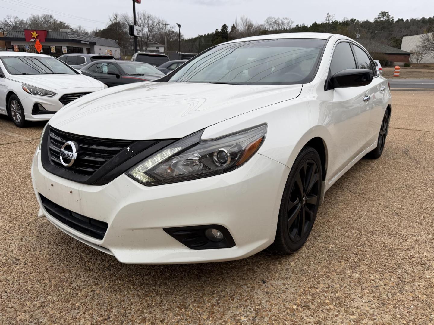 2017 WHITE NISSAN ALTIMA 2.5 SR (1N4AL3AP8HC) , located at 922 W. Beacon St., Philadelphia, MS, 39350, (601) 650-3675, 32.770447, -89.127151 - Photo#2