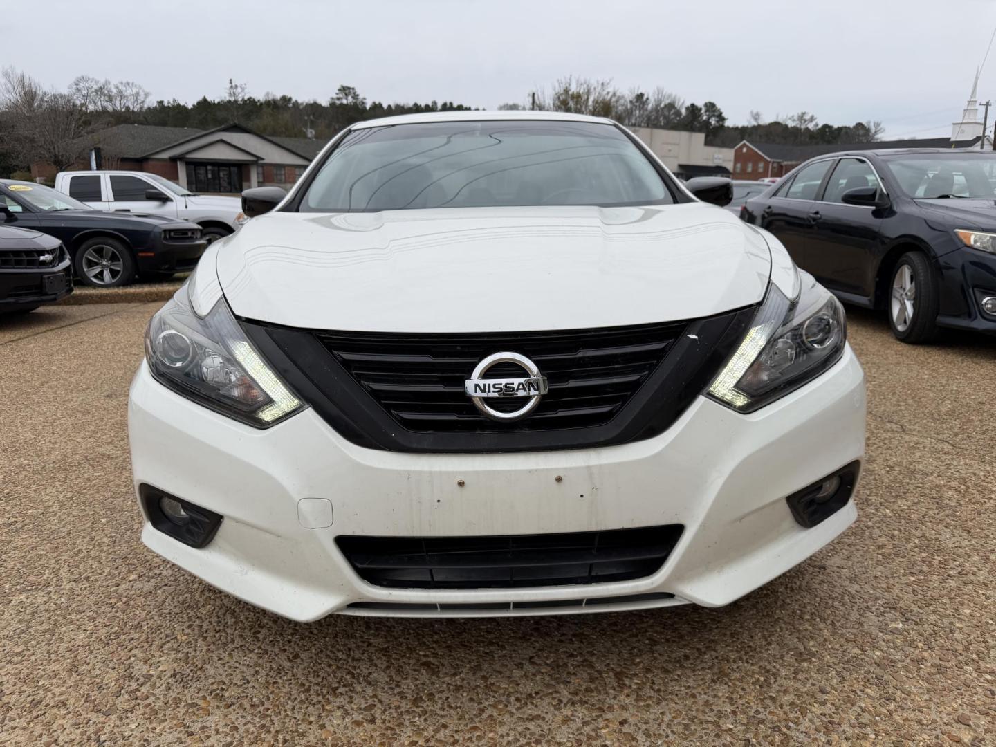 2017 WHITE NISSAN ALTIMA 2.5 SR (1N4AL3AP8HC) , located at 922 W. Beacon St., Philadelphia, MS, 39350, (601) 650-3675, 32.770447, -89.127151 - Photo#1