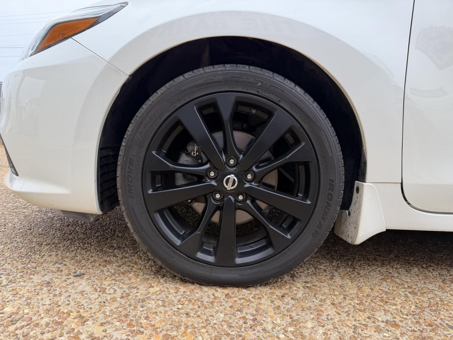 2017 WHITE NISSAN ALTIMA 2.5 SR (1N4AL3AP8HC) , located at 922 W. Beacon St., Philadelphia, MS, 39350, (601) 650-3675, 32.770447, -89.127151 - Photo#7