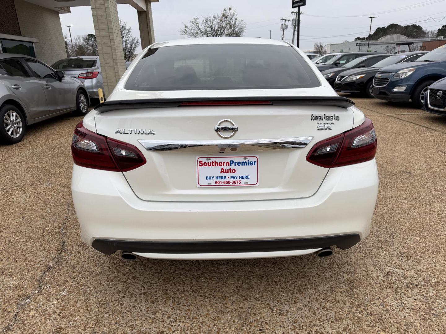 2017 WHITE NISSAN ALTIMA 2.5 SR (1N4AL3AP8HC) , located at 922 W. Beacon St., Philadelphia, MS, 39350, (601) 650-3675, 32.770447, -89.127151 - Photo#4